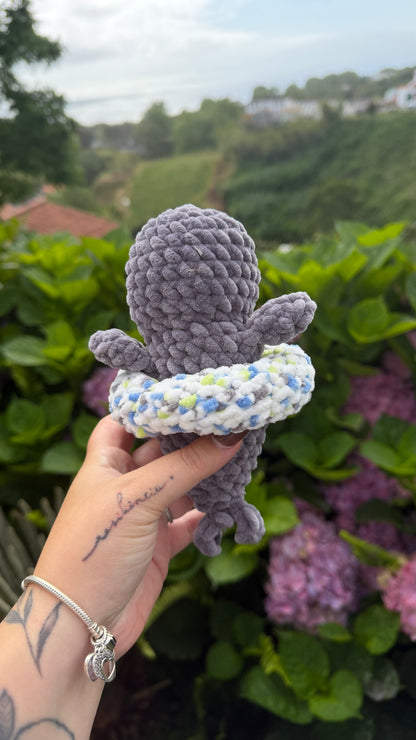 Peluche foca amigurumi crochê com boia costas