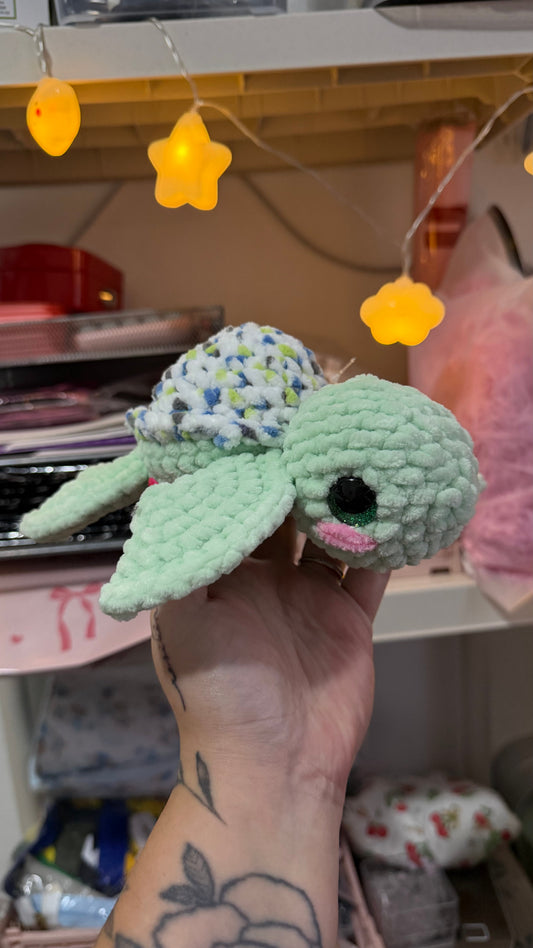 Peluche tartaruga amigurumi crochê frente