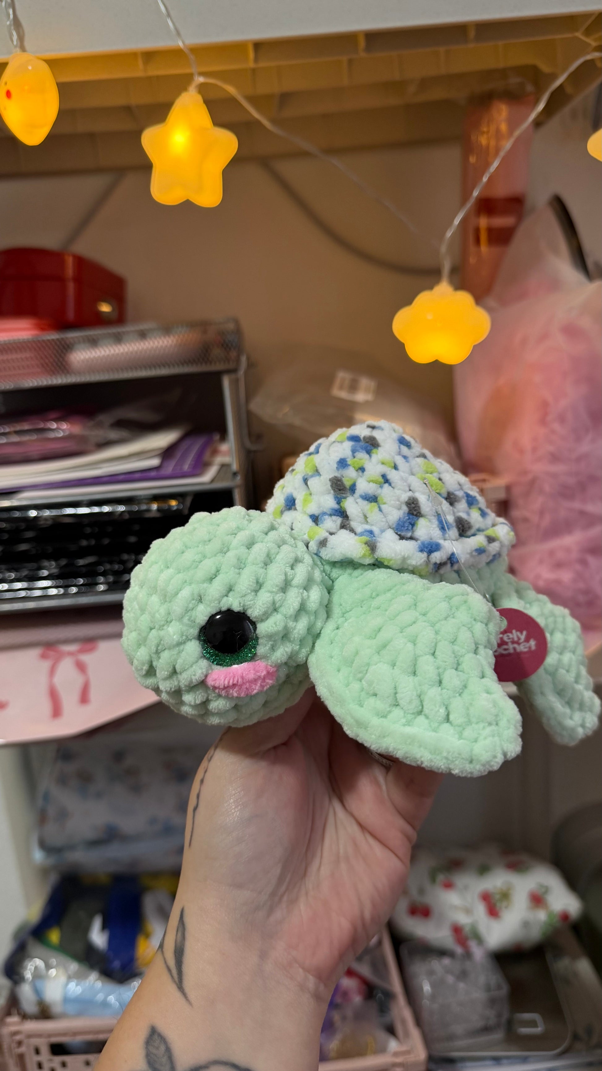 Peluche tartaruga amigurumi crochê lado