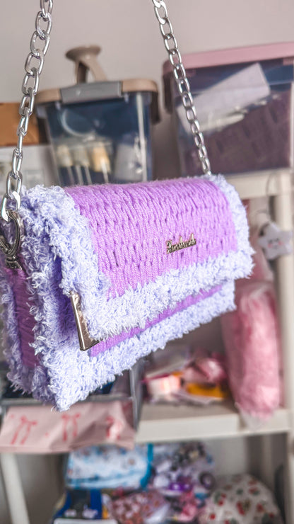 Bolsa tiracolo crochet lilás – vista lateral esquerda
