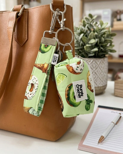 mini bolsa e porta-chaves verde donut e gelado
